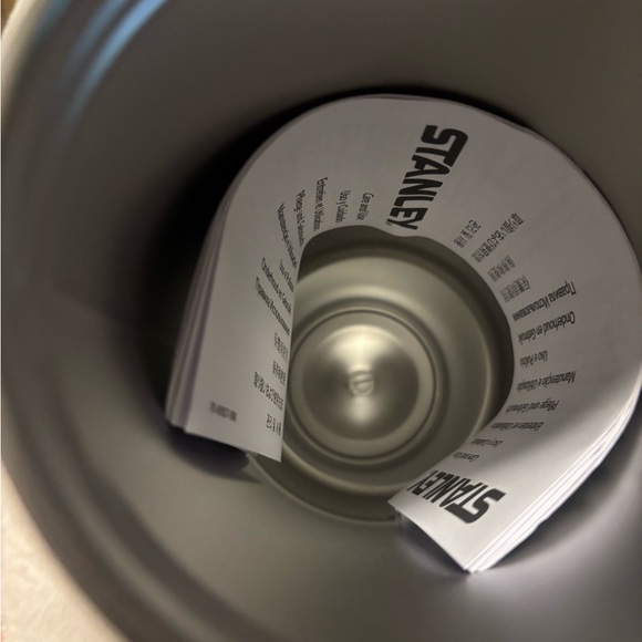 Stanley Quencher H2.0 Tumbler - Pink and Silver - Picture 4 of 4